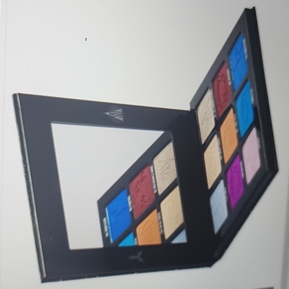 JEFFREESTAR Controversy Eye Palette 0.05 oz. 9 Beautiful Shades. - Picture 3 of 5